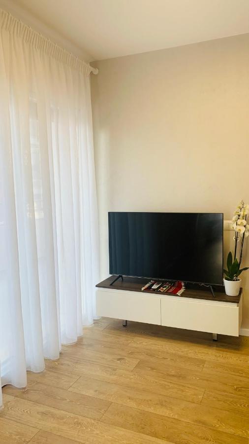 Proper Central Apartment ティラナ エクステリア 写真