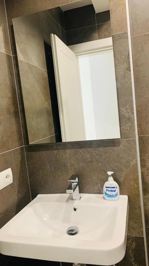 Proper Central Apartment ティラナ エクステリア 写真