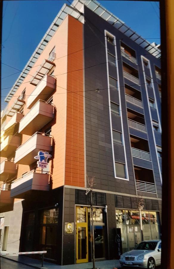Proper Central Apartment ティラナ エクステリア 写真